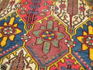 Here is a gorgeous 1920's Bakhtiari with beautiful colors in the oversized 4'x6' size range.  The size is 4'4"x6'5".  Look at these colors!  Great rug!  Thanks!   