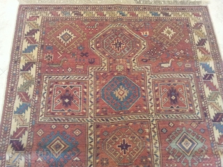 antique Caucasian shirvan
late 19th century 
very good condition 
size : 1.20 x 1.83                    