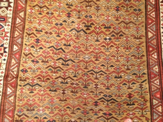 ANTIQUE Northwest PERSIA RUNNER 

CIRCA 1850 
VER GOOD CONDTION EXCAPT ONE SMALL REPAIR AS YOU CAN SEE AT LAST PICTURE
SIZE   1.24 X 3.91 CM       