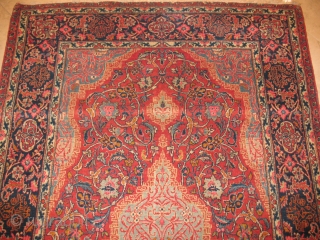 SARUK CIRCA 1900
Perfect condition 
Rare Design 
Good weaving
SIZE :  127 X 212                    