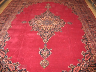 HASFAHAN CIRCA 1900
GOOD CONDITION
SIZE : 372 X 373
ITEM NO. 79                       