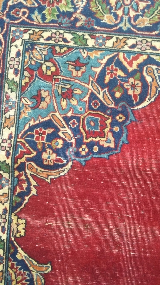 19th century Persian rug with a medallion. Size 185x120 cm                       