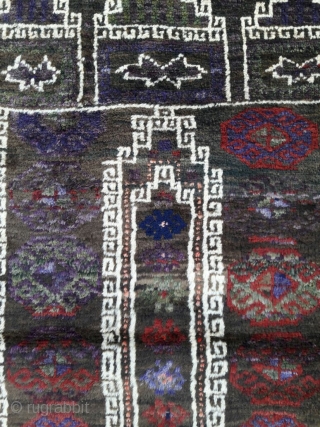 Stunning old balochi prayer rug with beautiful colors. Excellent condition. Size 137x85 cm                    