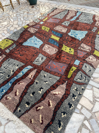 Turkish Art Deco Zeki Müren Rug 
Zeki Muren was a famous singer in Turkey
Size 200x300 cm 
Please for more information mkose73@hotmail.com
            