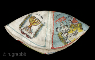 Jewish kippah. Silk top, lining linen.
Size: 44cm in circumstances.                        