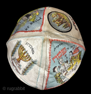 Jewish kippah. Silk top, lining linen.
Size: 44cm in circumstances.                        