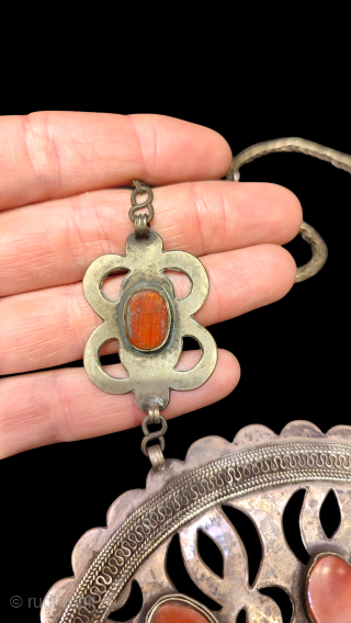 urathan
Antique Turkmen necklace, decorated carnelian stones. 278 Grams. Pendant size 14cm x 17cm without tassels.tassels are 10cm. 

Please contact from murathanantiques@gmail.com            