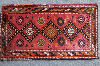 Eastern Turkey - Gaziantep pillow case with backing. Possibly Kurdish origine. Light cochineal color background. Circa 1920- 30s. Full pile, great condition. 
Size: 35" - 20" - 90 cm X 50 cm. 