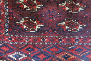 Turkmen Yomud Chuval, symmetric knots, very fine wool with saturate colors, tiny hot red center of  "Guls", full pile with a small damgae area on top right corner. Circa 1900 -  ...