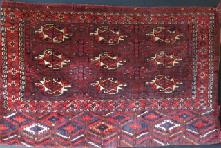 Turkmen Yomud Chuval, symmetric knots, very fine wool with saturate colors, tiny hot red center of  "Guls", full pile with a small damgae area on top right corner. Circa 1900 -  ...