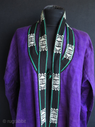 Antique Uzbek Silk Robe & Cloak.
Silk base and silk embroidered sides. Some worn areas on the backside.
Size: Height: 59.8" - 152 cm / Each arm 53.1" - 135 cm long / Armpit ...