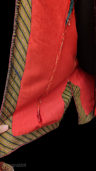 Türkmen velvet jacket with silk embroidered cuffs. Decorated with glass beads.

Size: Arms spread out 60.2" - 153 cm, Armpit 21.6" - 55 cm  Height 37.8" - 96 cm, skirt 24.4" -  ...