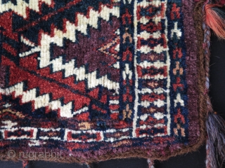 Turkmen small Yomud asmalyk. Great saturated natural colors. Size 10.5 x 19 - 27 cm x 49 cm               