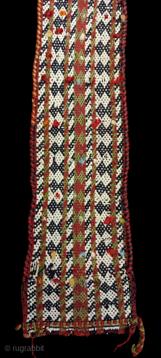 Qashqai band. Some small condition issues, pictures posted. b
Besides that it is in good condition.

Size; 13cm x 159cm.
               
