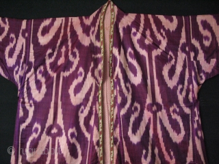 Tajikistan Khan Alas silk ikat chapan. Russian printed cotton lining. Circa 1900. Size: Arm to arm; 80" - 205 cm, Height; 56" - 143 cm, Armpit;33”- 84 cm and Skirt; 46"- 118  ...