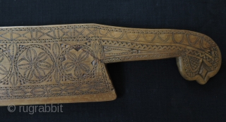 Anatolian weaving comb & knife. Size: 4" x 18.5" - 47 cm x 9.5 cm.                  