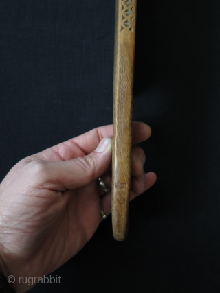 Anatolian weaving comb & knife. Size: 4" x 18.5" - 47 cm x 9.5 cm.                  