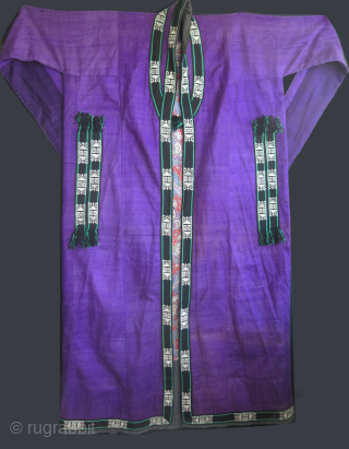 Antique Uzbek Silk Robe & Cloak.

Silk base and silk embroidered sides. Some worn areas on the backside.

Size: Height: 59.8" - 152 cm / Each arm 53.1" - 135 cm long / Armpit  ...