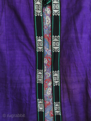 Antique Uzbek Silk Robe & Cloak.

Silk base and silk embroidered sides. Some worn areas on the backside.

Size: Height: 59.8" - 152 cm / Each arm 53.1" - 135 cm long / Armpit  ...
