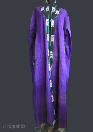 Antique Uzbek Silk Robe & Cloak.

Silk base and silk embroidered sides. Some worn areas on the backside.

Size: Height: 59.8" - 152 cm / Each arm 53.1" - 135 cm long / Armpit  ...