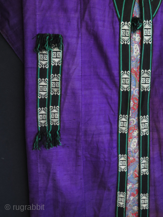 Antique Uzbek Silk Robe & Cloak.

Silk base and silk embroidered sides. Some worn areas on the backside.

Size: Height: 59.8" - 152 cm / Each arm 53.1" - 135 cm long / Armpit  ...