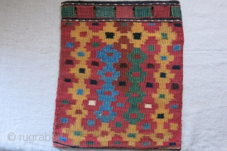 Southwest of Iran - tribal baktiari bag with original backing. small repairs in yellow at bottom. Overall in good condition. Circa 1900 or earlier - size : 16.5" X 14" - 42  ...