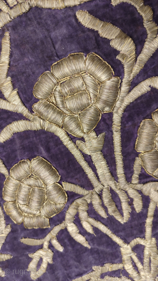 Antique Ottoman Bindalli Embroidery fragment.

Silk velvet and metallic embroidery.

Size: 132cm x 164cm / 51.9" x 64.5"                 