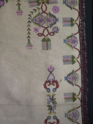 Antique Ottoman Praying Felt Rug. Wool, Silk and metallic embroidery on felt. Circa 1900.

Some small moth damages and stains.

Size: 38.6" x 63" - 98 cm x 160 cm.     