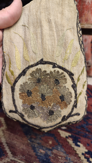 Ottoman odore bag, silk and metallic embroidered. Still has the original lavender seeds and lining.
Size: 23cm x 14cm.               