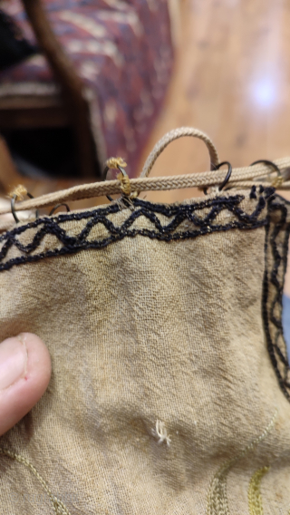 Ottoman odore bag, silk and metallic embroidered. Still has the original lavender seeds and lining.
Size: 23cm x 14cm.               