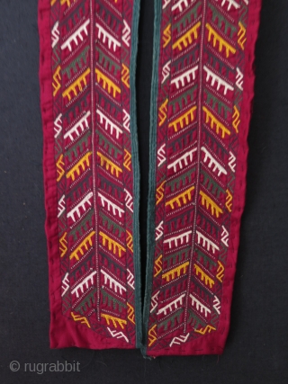 Turkmen chirpy collar. One very small damage on it. Size: 3.5" x 43.3" - 9 cm x 110 cm.              