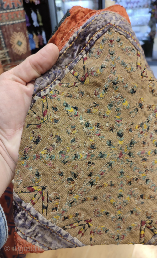 Turkmen Yomud vanity bag. Camel hair ground color.
Size; 23cm x 19cm as it is closed.
Contact from; murathanantiques@gmail.com                