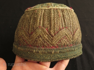 Afghan Metallic and Silk Embroidered Hat.

Fine silk and strong metallic running and couching stitch embroidery.

Size: 4.7" - 12 cm high and 6.7" - 17 cm wide in diameters.     