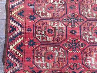 Yamut or Ersari main carpet with tauk nuska guls, fragmented at top .190x290cm                    