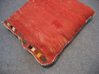SENNEH  CUSHION  WONDERFULY  GOOD  CONDİTİON  45 X 43  cm                  