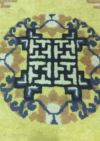 In a perfect condition Chinese rug                           