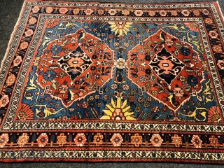 Antique Persian Bakhtiary rug, beautiful drawing. Size: 202x157cm / 6'7''ft by 5'2''ft                     