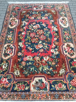 Fine antique Persian Bakhtiary rug with a classical flower or so called Golfarang design, good condition, size: ca. 235x165cm / 7'7''ft x 5'4''ft , age: circa 1920.      
