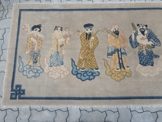 Chinese pictorial rug displaying rulers of different eras, size: ca. 245x105cm / 8ft x 3'5''ft                  