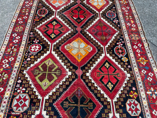 A large antique Caucasian Shirvan rug. Rare large size: ca. 400x205cm / 13‘2ft by 6‘8ft  http://www.najib.de                