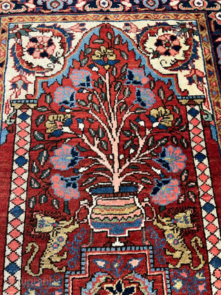 A lovely small antique Persian Heriz prayer rug with lions. Size: ca. 95x75cm / 3‘1ft by 2‘5ft  http://www.najib.de              