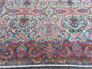 Fine antique Persian Kirman carpet, very decorative. Size: ca. 390x280cm / 12'8''ft x 9'2''ft                   