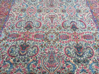 Fine antique Persian Kirman carpet, very decorative. Size: ca. 390x280cm / 12'8''ft x 9'2''ft                   