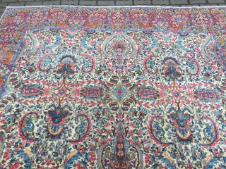 Fine antique Persian Kirman carpet, very decorative. Size: ca. 390x280cm / 12'8''ft x 9'2''ft                   