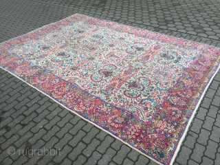 Fine antique Persian Kirman carpet, very decorative. Size: ca. 390x280cm / 12'8''ft x 9'2''ft                   