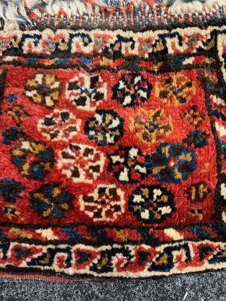 Antique jewelry bag or so called chanteh woven by Qashqai tribes of Southwest Persia. Size: 27x23cm very nice collectors piece. http://www.najib.de            