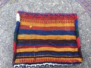 A lovely small Chanteh ( personal bag /purse) woven by Luri tribes of Persia, a true tribal weaving with no urban influences. Very nice collector´s piece. Size: ca. 27x23cm    