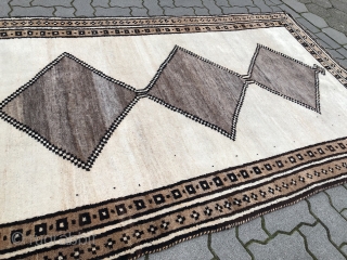 Minimalistic old Southpersian Salt and Pepper Gabbeh rug, good condition. Size: 230x140cm / 7'6''ft x 4'6''ft                 