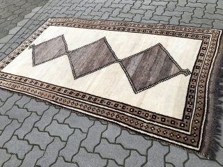 Minimalistic old Southpersian Salt and Pepper Gabbeh rug, good condition. Size: 230x140cm / 7'6''ft x 4'6''ft                 