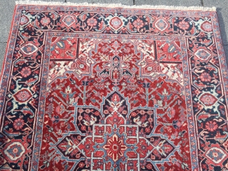 Fine Persian Heriz rug, very good condition, small size: 195x145cm / 6'4''ft x 4'8''ft                   